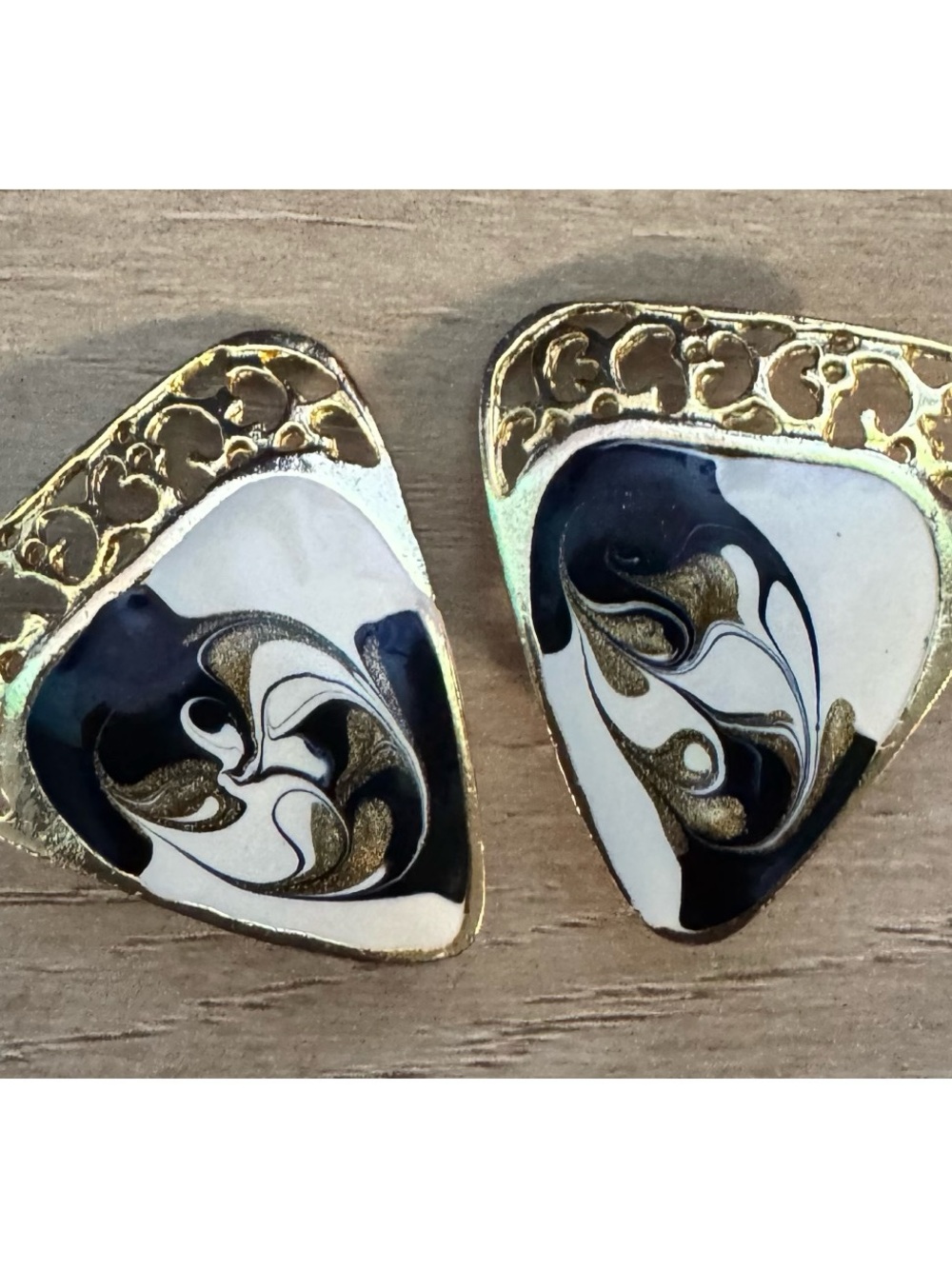 Vintage Enamel & Gold Tone Triangle Clip-On Earrings - Picture 4 of 9